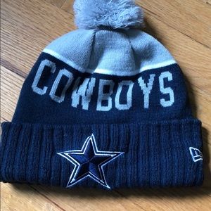 Dallas Cowboys winter hat w/pom pom!